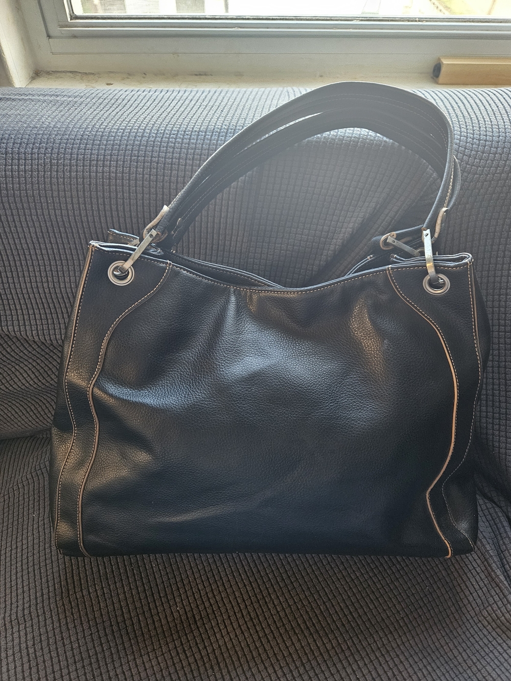 Kenneth Cole Reaction Black Shoulder Bag with Contrast Trim